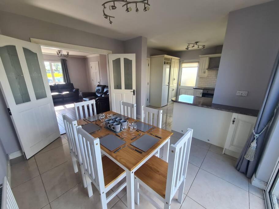 Seaside House - Wifi, Large Spacious Holiday home *