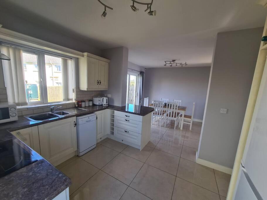 Seaside House - Wifi, Large Spacious Holiday home